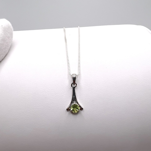 Genuine Peridot .925 Sterling Silver Necklace - Picture 6 of 12